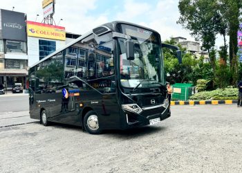 Dua Unit Hino GB 150 AT Jadi Shuttle Pusat Perbelanjaan, Pakai Bodi dari Karoseri New Armada