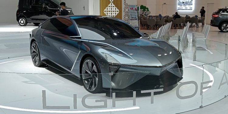 Ketika Para Komunitas Resmi Wuling Dibuat Terpana Oleh Mobil Konsep Light Of ASEAN Wuling Di IIMS 2025