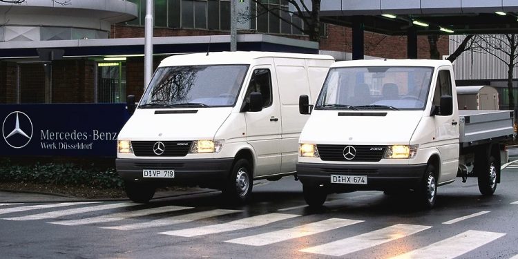 Eksistensi Mercedes-Benz Sprinter Selama 30 Tahun, Simak Perjalanannya Dari Generasi Ke Generasi