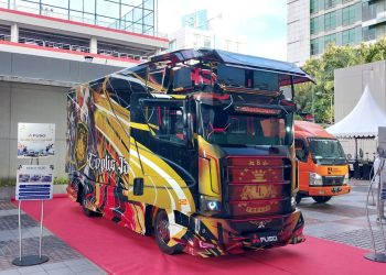 Pesona Modifikasi Mitsubishi Fuso Canter, Bodi Full Airbrush dan Hidrolik