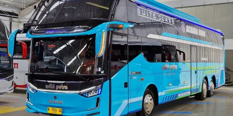 Sleeper Bus Baru PO Adhi Putra Rakitan Karoseri Laksana Pakai Sasis Tronton