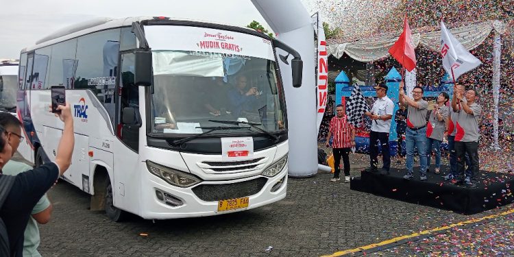 Isuzu Lepas Keberangkatan 400 Orang Pemudik Gratis Ke 30 Kota Tujuan