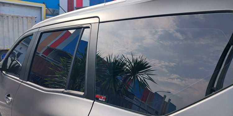 Kaca Film Wealthy 24 Blackrock Berikan Perlindungan Maksimal Kabin Mobil dari Sinar UV