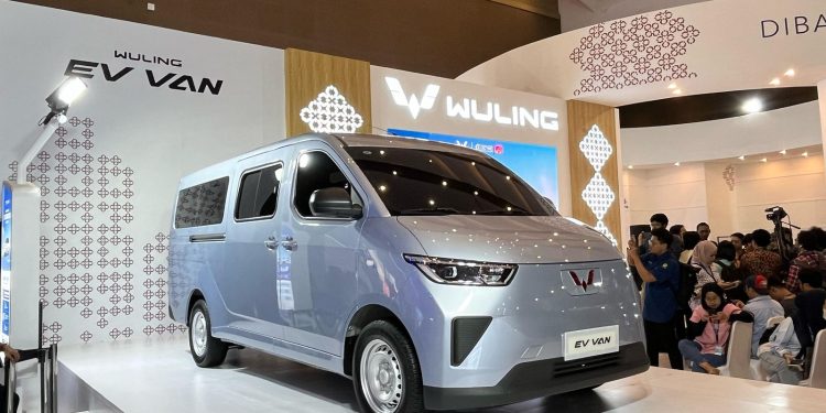 Wuling Luncurkan Van Listrik di PEVS 2025, Bisa Tempuh 400 Km Sekali Cas