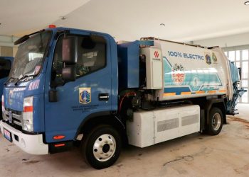 Lebih Ramah Lingkungan, Pemprov DKI Jakarta Angkut Sampah Gunakan Truk Listrik
