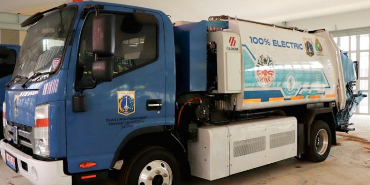Lebih Ramah Lingkungan, Pemprov DKI Jakarta Angkut Sampah Gunakan Truk Listrik