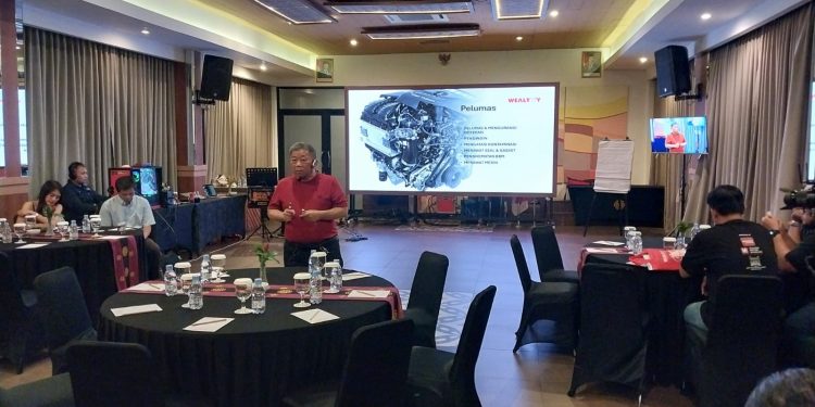 Temu Komunitas Mobil di Bandung, Wealthy Jelaskan Peranan Pelumas Berkualitas