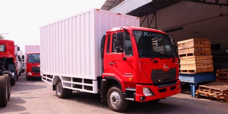 Astra UD Trucks Serahkan 15 Unit Kuzer RKE 150 Ke Lion Super Indo, Perkuat Distribusi Logistik