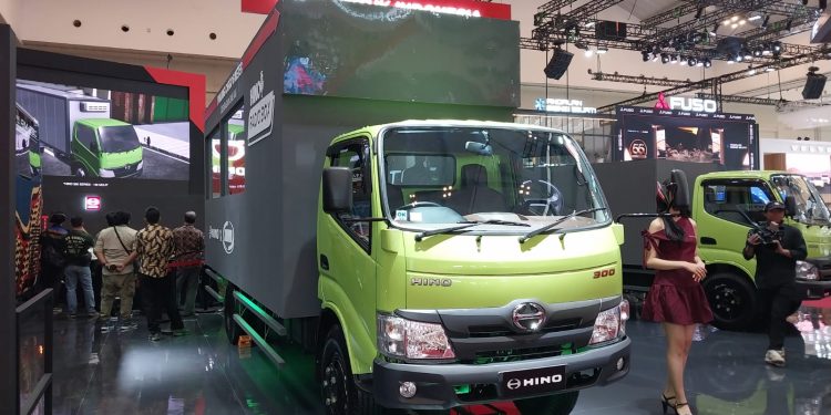 Hino Luncurkan Truk 300 Series 136 MDLR di GIIAS 2025, Sasis OEM Panjang 6 Meter