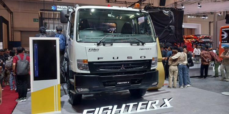 Dukungan Terhadap Industri Logistik, Mitsubishi Fuso Kenalkan Tractor Head Fighter-X FM65F di GIIAS 2025