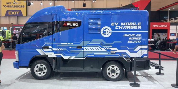 Berikan Pelayanan Bagi Pengguna eCanter, Mitsubishi Fuso Hadirkan EV Mobile Charger