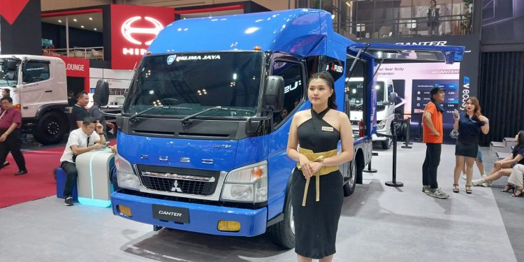 Terobosan Baru Mitsubishi Fuso Ciptakan EV Mobile Charger