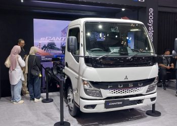 Dukungan Terhadap Konsumen Fuso eCanter di Jabodetabek, EV Mobile Charger Dibekali Peralatan Lengkap