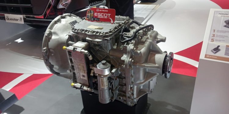 Menilik Keunggulan Teknologi Escot pada UD Quester, Solusi Hemat BBM dan Produktivitas Tinggi untuk Angkutan Berat!