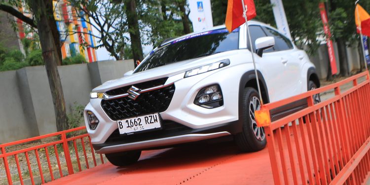 Kencan Singkat Suzuki Fronx GL AT di GIIAS 2025, Varian Termurah Tapi Bukan Murahan!