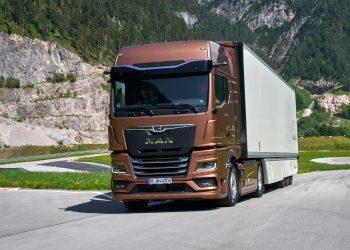 Rekor Baru, Mesin D30 PowerLion Bawa Truk MAN TGX Lebih Irit Hingga 3,5 Liter per 100 Km