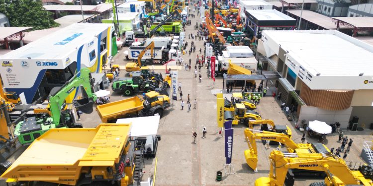 Dari Truk Listrik Hingga ‘Power Bank’ Raksasa Beraksi di IEE 2025