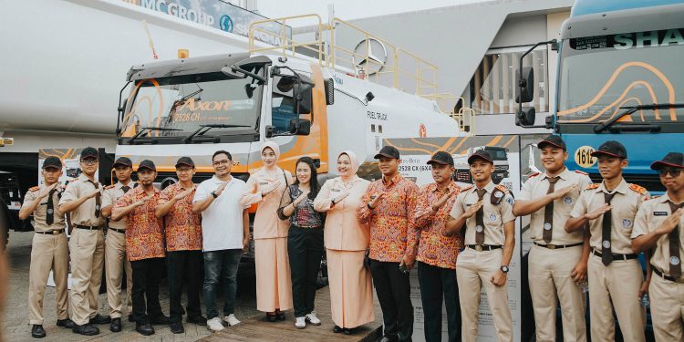 DCVI Perkuat Pendidikan Vokasi Indonesia, Sumbangkan Mesin Bus Mercedes-Benz OF 917 ke SMK