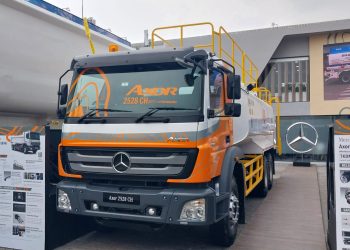 Truk Mercedes-Benz Axor 2528 CH 6×4 Buatan Karoseri Sigma Rekayasa Prima Dipakai untuk Distribusi BBM di Area Pertambangan