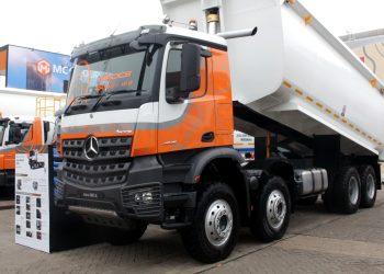 Rahasia di Balik Ketangguhan Truk Mercedes-Benz, DCVI Latih Mekanik dan Berikan Layanan Purna Jual Terbaik