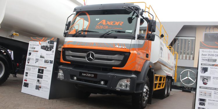Mercedes-Benz Axor 2528 CH 6×4 Tawarkan Keamanan dan Kenyamanan Kelas Dunia