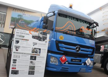 Gandeng Aweco, Mercedes-Benz Axor 2528 CX 6×4 Jadi Solusi Tangguh Untuk Distribusi BBM di Area Tambang