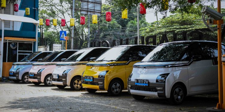 Wuling Air ev Dinobatkan sebagai Pelopor Mobil Listrik Nasional