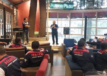 Kopdar Bareng Komunitas Hiace Jawa Barat, Wealthy Jelaskan Peran Pelumas Diesel yang Baik untuk Operasional Travel