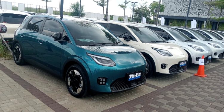 Tepati Janji! GAC Indonesia Resmi Kirimkan Batch Perdana Aion UT Rakitan Lokal ke Konsumen