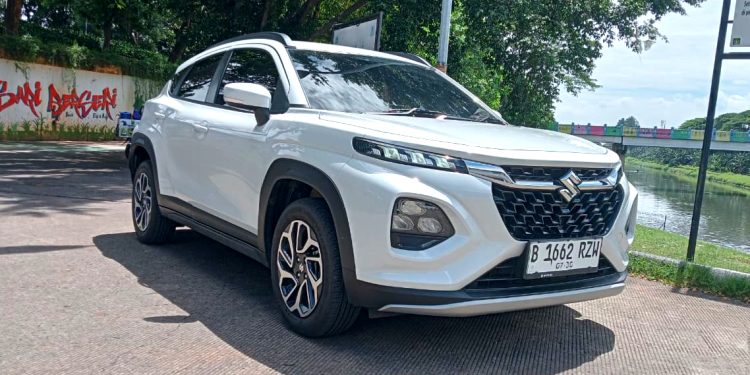 Suzuki Fronx GL AT Buktikan Efisiensi Rute Jakarta-Bandung, Tembus 14,5 Kpl!