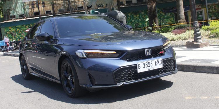 Gesit di Kota, Tenang di Tol! Ini Sederet Fakta yang Bikin Honda Civic RS e:HEV Jadi Jawaban Kenyamanan Jarak Jauh-Dekat