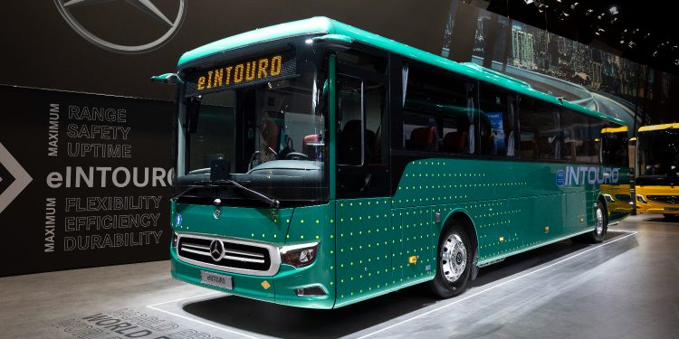 Bus Listrik Mercedes-Benz eIntouro Resmi Meluncur, Klaim Jarak Tempuh Hingga 500 KM