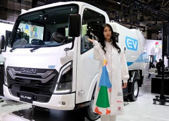 JMS 2025: Isuzu Hadirkan Konsep Modular VCCC Hingga Mesin Multi-Fuel Masa Depan!