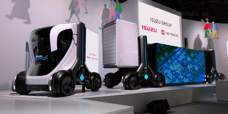 JMS 2025: Isuzu Hadirkan Konsep Modular VCCC Hingga Mesin Multi-Fuel Masa Depan!