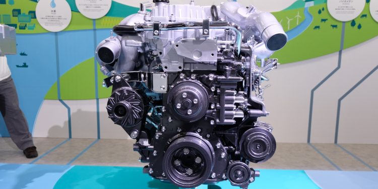 JMS 2025: Isuzu Hadirkan Konsep Modular VCCC Hingga Mesin Multi-Fuel Masa Depan!