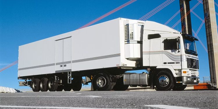 Bukan Sekadar Truk, Ini Cara Volvo Trucks Mengubah Dunia Transportasi dengan Inovasi Keselamatan Revolusioner