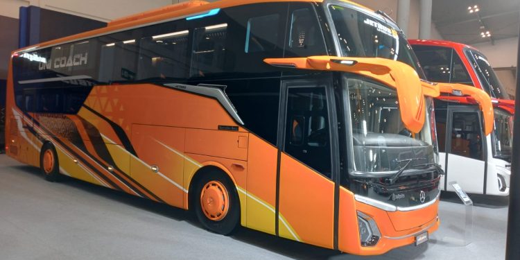 Mewahnya Jetbus 5 Uni Coach Curi Perhatian di GJAW 2025, Pakai Sasis Legendaris