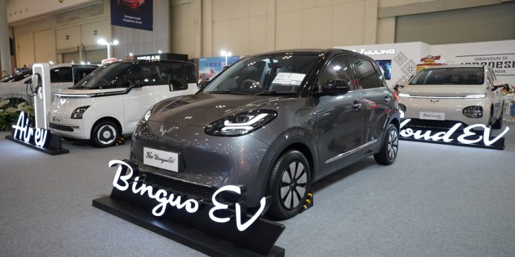 TKDN Lebih Dari 40%, Wuling Diganjar Sebagai Penggerak Industri Kendaraan Listrik Indonesia