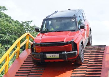 Dirakit Lokal, Chery J6T Resmi Meluncur, Tawarkan Fleksibilitas AWD dan RWD