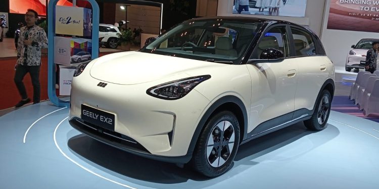 Geely EX2 Bersolek di GJAW 2025, Resmi Buka Pre-Book dan Siap Dirakit Lokal!