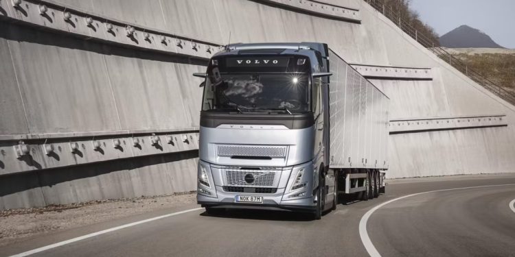 Teknologi Aero dan Fitur ‘Stop/Start’ Baru Truk Volvo Buktikan Efisiensi Bahan Bakar Kelas Dunia!