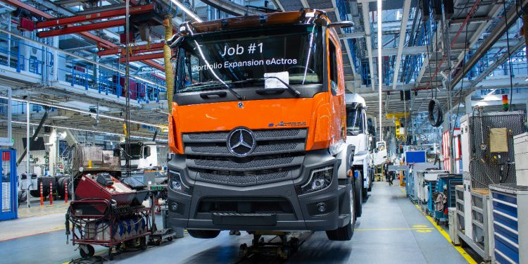 Produksi Mercedes-Benz eActros 400 Generasi Kedua Dimulai, Siap Kunci Dominasi Pasar Truk Listrik Eropa