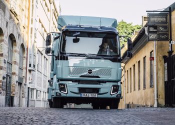 Volvo Rilis Varian Baru Truk Listrik FL Electric 14-Ton dengan Jarak Tempuh 200 Km