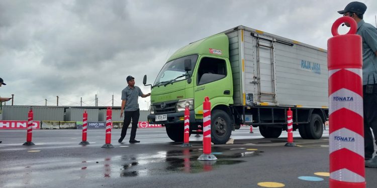 Fokus Hino Indonesia Lahirkan Pengemudi Andal dan Aman Lewat HTSCC