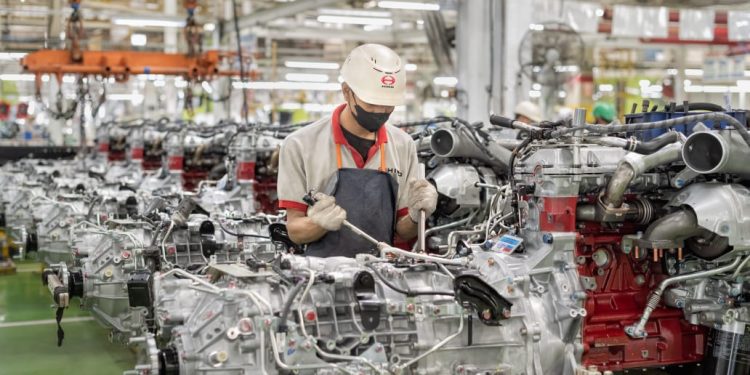 Melihat dari Dekat Proses Perakitan Truk dan Sasis Bus Hino