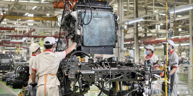 Berkiprah 43 Tahun di Indonesia, Semangat Hino Hadirkan Produk Berkualitas Buatan Dalam Negeri