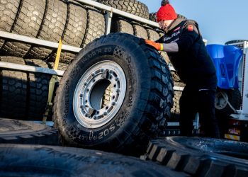 Bedah Spesifikasi Ban Truk Dakar, Harus Kuat Menahan Beban 8,5 Ton di Kecepatan Tinggi!