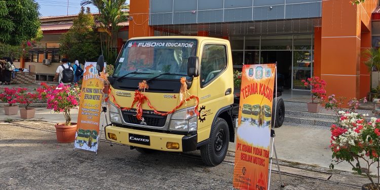 Bukan Sekadar Donasi, Mitsubishi Fuso Bawa Teknologi Masa Depan ke SMK Negeri 3 Sorong