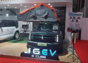 Siap Diajak Kemping, Ini Deretan Mobil di IIMS 2026 yang Dimodifikasi Pakai Tenda Atap