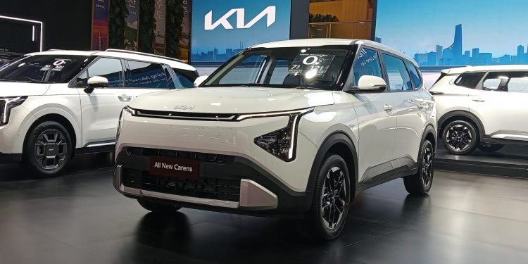 Bikin Rival Ketar-ketir! All New Kia Carens Punya Konsumsi BBM Tembus 20 Kpl?